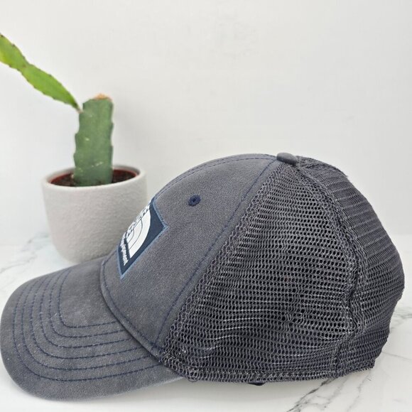 The North Face | Gorpcore navy blue adjustable trucker hat | unisex - Picture 4 of 7